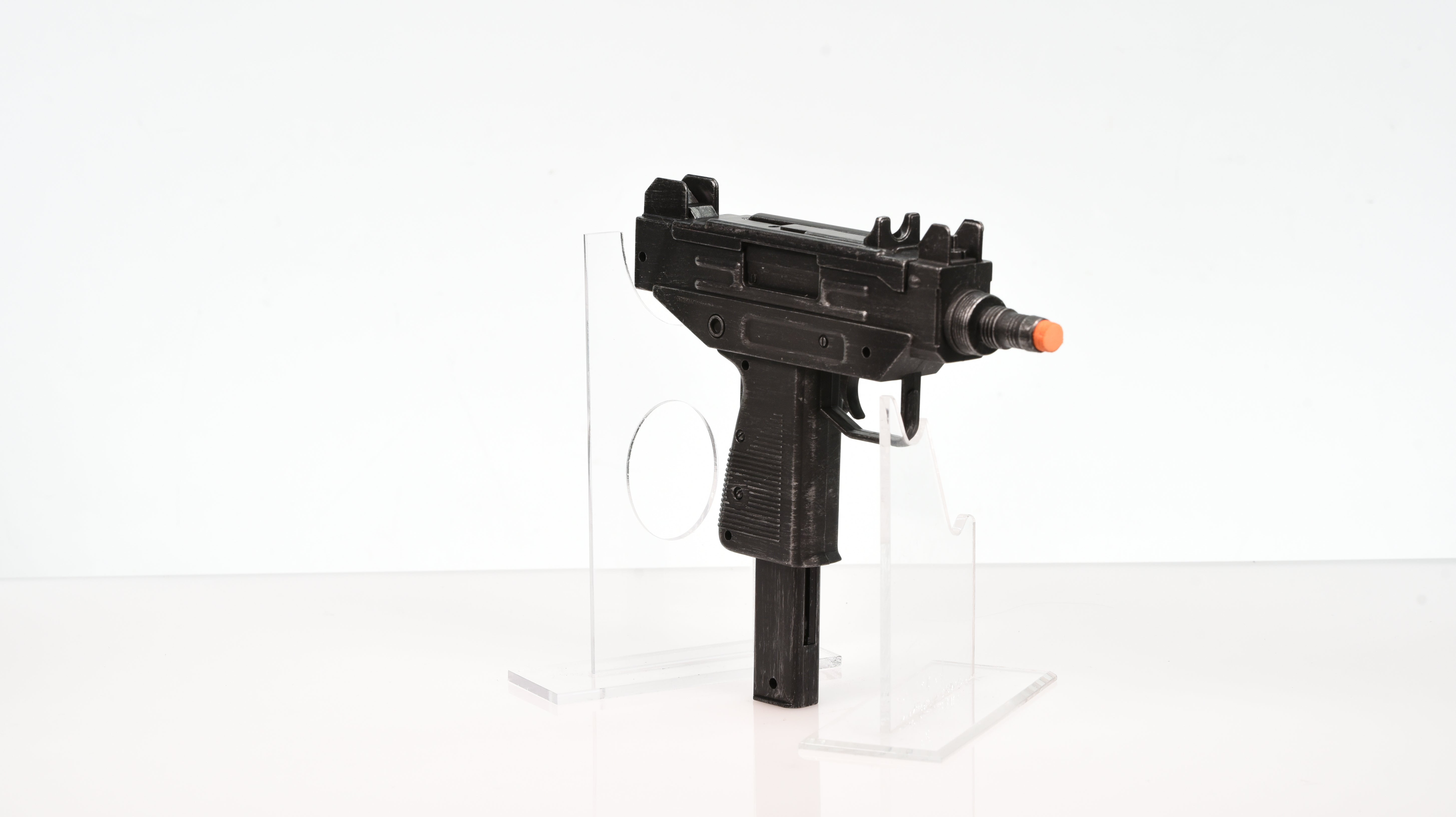 金属ウージー　手錠（ハンドカフコスプレ衣装 ミリタリー　私人逮捕　uzi 黒鉄 Uzi Fake Costume Prop – Wulfgar Props