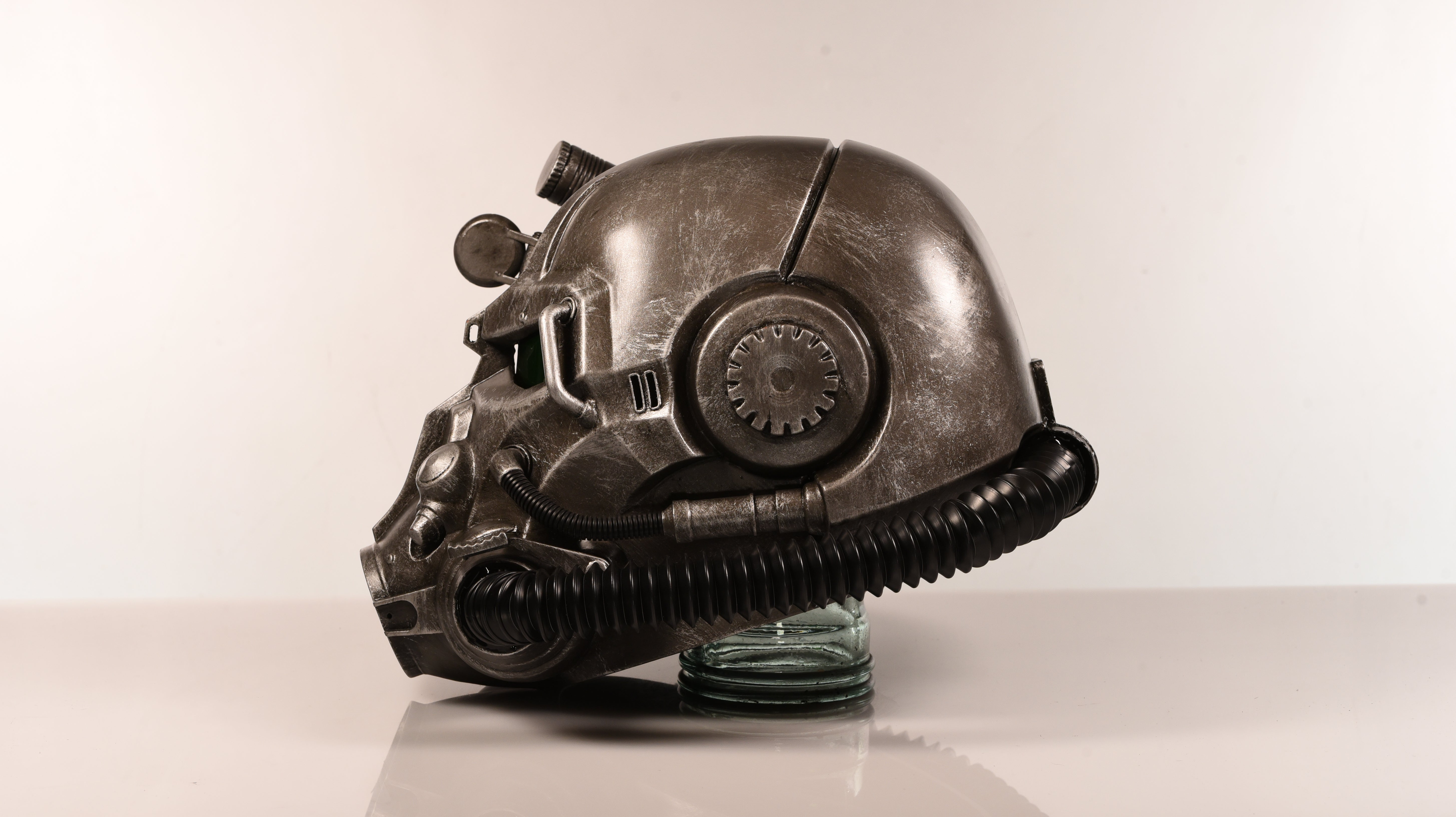 HF7102 Fallout T-51b パワーアーマーヘルメット Fallout 76』実物大パワーアーマーヘルメットの海外小売店版が